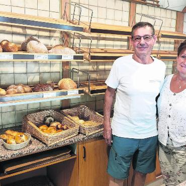 Das Bäckerpaar geht in Pension - Robert und Rita Schwager haben eine Bäcker-Ära geprägt: Nach 35 Jahren schliessen sie die Türen Ende Dezember. Bild: Marco Huwyler