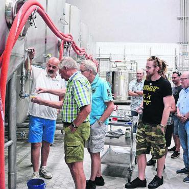 Von der Brauerei bis ins Glas - Jungbier frisch ab Tank. Noch nicht ganz ausgereift. Die Bierherstellung ist sehr komplex. Biersommelier Marco Studer erklärt die Produktionsschritte. Bild: red