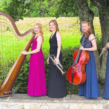 Fünf Leben für die Musik - Rundum glücklich, die Familie Bürger geht auf Tournee und startet in der «Lichthalle» in Wohlen (v. l.): Jana, Olivia, Nora sowie die Eltern Sabina und Alois Bürger. Bilder: pd