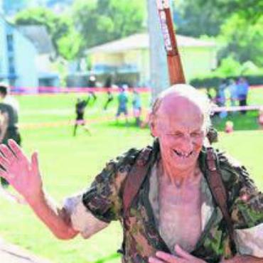 Sommerlicher Herbstlauf - Waffenläufer Kudi Steger lief mit 74 Jahren lachend ins Ziel.