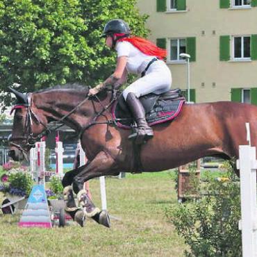 «Pferde wollen sich bewegen» - Aus der Menge herausstechen. Das ist Michelle Meyer mit ihrer orangenen Haarpracht sicherlich gelungen.