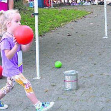 «Kunterbunt, so wie wir sind» - Alle Kids von Fischbach-Göslikon durften beim Jugendfest mitmachen.