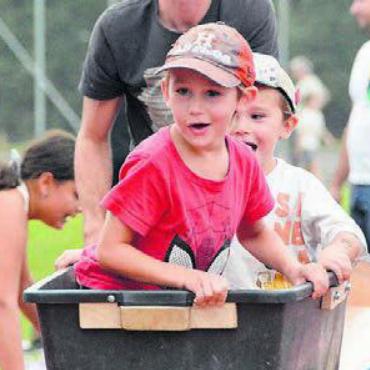 Strapazen gemeinsam weggefeiert - Viele Highlights bot der Kinder-Funpark, der auf dem Festgelände verteilt war.