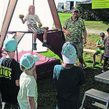 Grandiose Geburtstagsfeier - Das Fallgatter kam bei den Kindern besonders gut an. Bild: vb