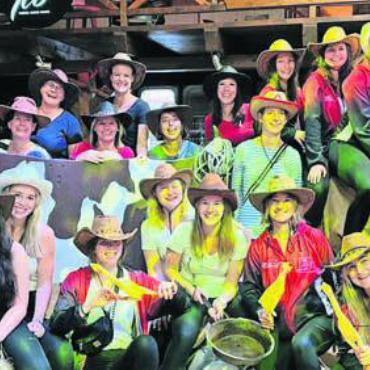 Turnfahrt in den Wilden Westen - Die Turnerinnen des Damenturnvereins Fischbach-Göslikon versuchten sich als Cowgirls und meisterten spannende Disziplinen. Bild: zg