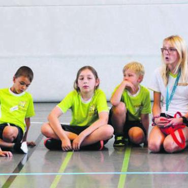 Begeisterung an der Bewegung - Leiterin Fabienne Reinl gab den Kindern Anweisungen.