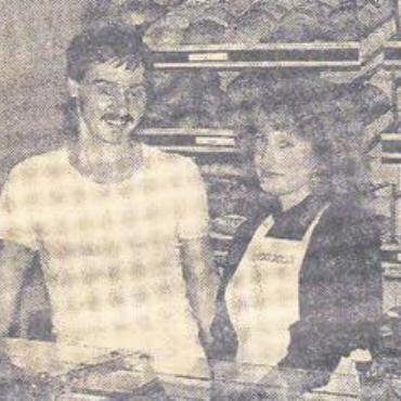 Das Bäckerpaar geht in Pension - Anfangszeiten: Robert und Rita Schwager bei der (Wieder-)Eröffnung 1989. Bild: zg