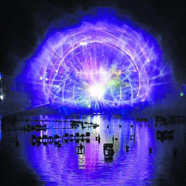 Lichtspektakel über der Reuss - Laserscheinwerfer sorgen am 1. August für Spektakel über der Reuss. Bild: zg