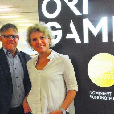 Mit einem Novum überzeugt - Für Inhaber Adrian Bernhard und Marketingleiterin Daniela Meier bedeutet die Nomination vor allem eins: «Es ist eine Wertschätzung an die Arbeit aller Beteiligten.» Bilder: Celeste Blanc / zg