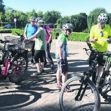 55plus in zwei Gruppen unterwegs - Diese Gruppe nahm rund 60 Kilometer unter die Räder. Bilder: zg