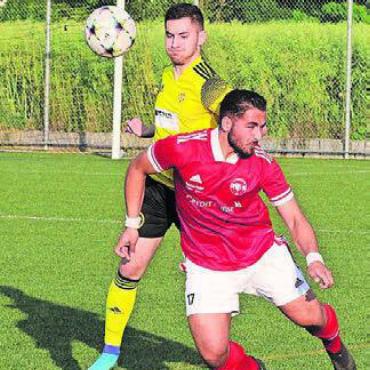 Derbys, Emotionen und Wiedersehen - Sizai Morina (vorne) und der FC Bremgarten sind jetzt Zweitligisten. Bild: Archiv
