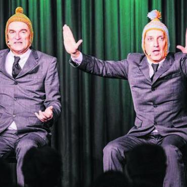 Keine Angst vor der «Zukunst» - Kabarett, Klamauk und Kauderwelsch: «Ulan & Bator» begeisterten das Murianer Publikum. Bild: zg
