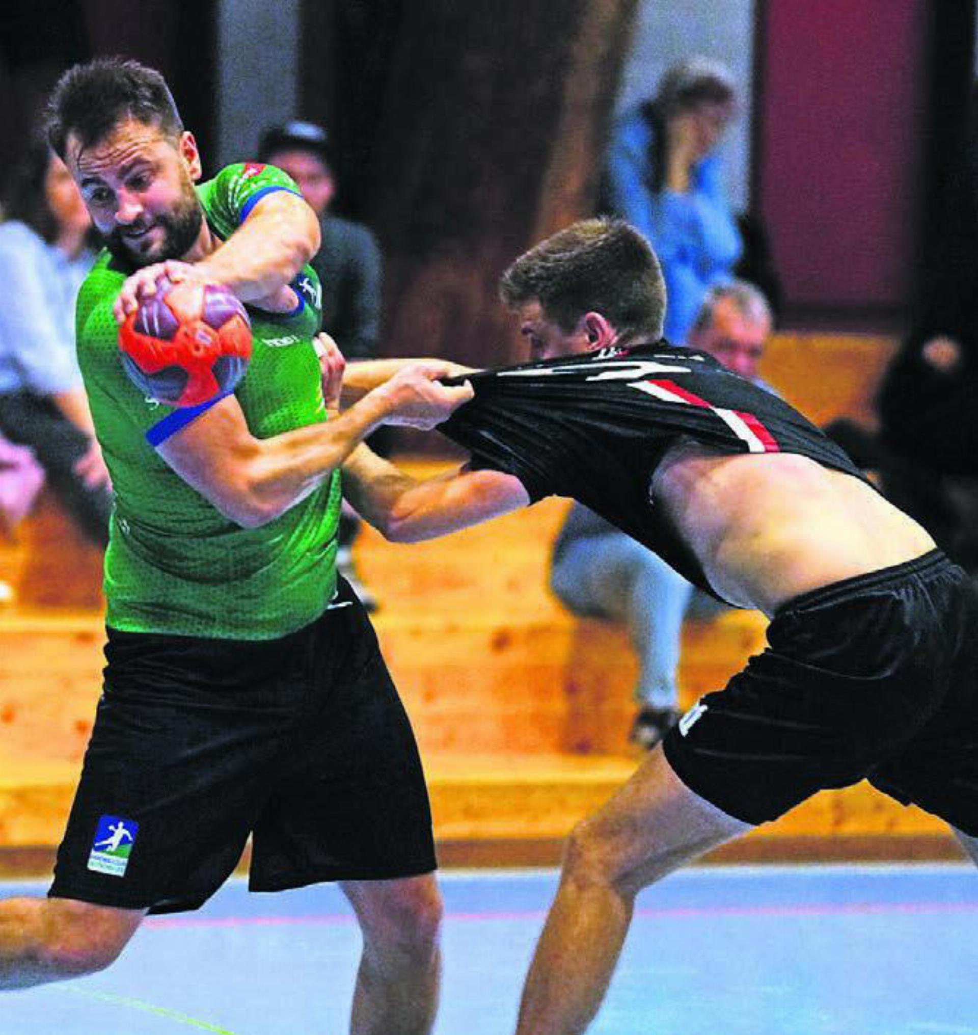 Duje Vukadin und der HC Mutschellen kassieren im Startspiel gegen Pratteln eine deutliche Niederlage. Bild: Archiv
