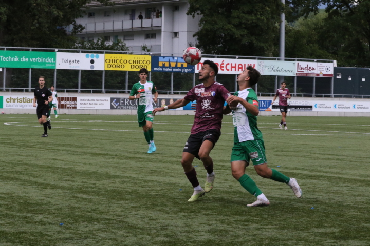 Kerem Kursun (links) mit dem FC Wohlen im Duell gegen den SC Kriens. Die Luzerner waren den Freiämtern deutlich überlegen. Bild: Josip Lasic