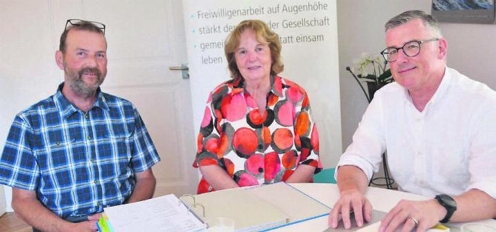 Das Angebot der KISS-Genossenschaft ist in der Bevölkerung gut aufgenommen worden, berichten die Co-Geschäftsleiter (v.l.) Ruedi Aschmann, Helen Bieler und Genossenschaftspräsident Martin Villiger. Eine Herausforderung für die KISS-Verantwortlichen wird der Generationenwechsel sein. Bild: Sabrina Salm