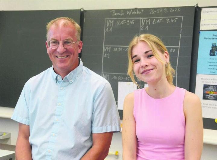 Stefan Peterhans aus Wohlen unterrichtet an der Sekundarschule in Villmergen, Jessica Cadisch im Kindergarten im gleichen Ort. Bei diesem Gespräch sind sich die beiden Lehrpersonen erstmals begegnet. Bild: Chregi Hansen