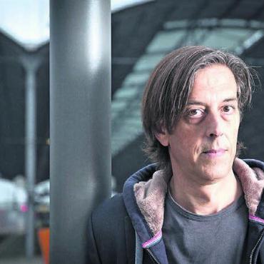 Für alle Generationen - Nicht über den Rotwein, sondern über einen «alten Philosophen» schreibt Pedro Lenz in seinem neuen Buch «Primitivo». Bild: pd