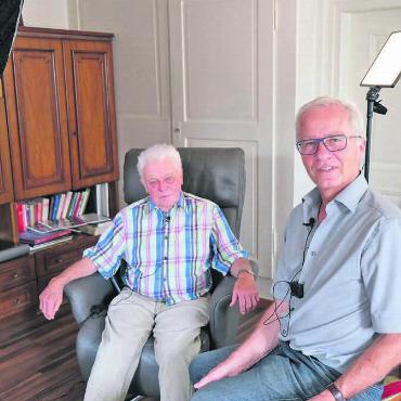 Kloster immer wieder neu erfinden - Benno Seiler (rechts) befragt Zeitzeuge Hugo Etterlin zu seinen Erinnerungen an das Kloster Muri. Bild: zg