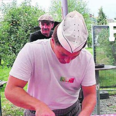 Nach Italien folgt Griechenland - Wirtschaftschef Levente Keusch hatte als Pizzaiolo alle Hände voll zu tun.