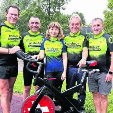 Interessierten die Sportart näherbringen - Sie organisieren den Grossanlass im März (von links): Richard Unger (Spinning Guide), Linus Stutz (Initiant), Cécile Schmid (Finanzen), Kurt Braunschweiler (Marketing), Claudio Aurilio (IT, Infrastruktur). Bild: zg