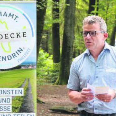 Suche nach Perlen kann starten - Rainer Heggli, Präsident der Wirtschaftskommission der Repla Oberes Freiamt, ist begeistert von der Kampagne «Entdecke Freiamt. Mittendrin». Bild: ake