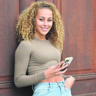 Tausende folgen ihr - Die strahlende Alayah Pilgrim weiss als Influencerin, wie man sich oder etwas in Szene setzt. Dennoch: «In erster Linie bin ich Fussballerin. Das ist mein grosser Traum.» Bild: Celeste Blanc