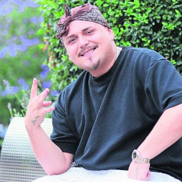 Mundgeruch, Tomaten und 5612 - Auf dem Dorfplatz in Villmergen: Arber Rama alias «EAZ» wohnt nicht weit entfernt. Bild: Stefan Sprenger