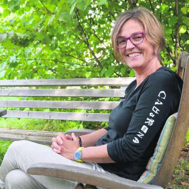 Aus Liebe zum Cabaret - Obwohl neu in Bünzen wohnhaft, fühlt sich Heike Jirku der Murianer Kultur, speziell dem Cabarena, eng verbunden. Bild: Annemarie Keusch
