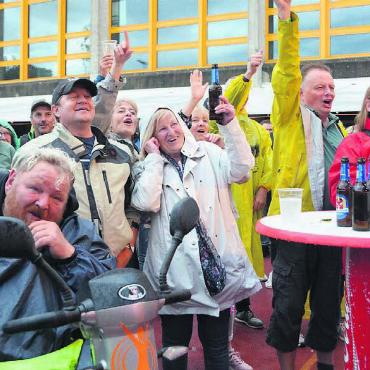 Für diesen einen Moment - Für viele Besucher ist das Schützi in Fahrwangen alle Jahre Pflicht: Hier kommen vor allem Liebhaber älterer Rock- und Popmusik auf ihre Kosten. Bilder: Sabrina Salm