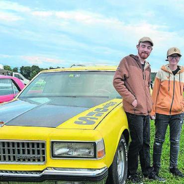 Da konnte sie nur Ja sagen - Alex Achermann und Samira Amrein sind Stammgäste am Autokino.
