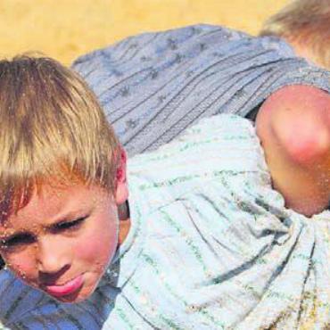 Freiamt im Schwingfieber - Die Kleinsten im Sägemehl am Nachwuchsschwingertag. Bild: spr
