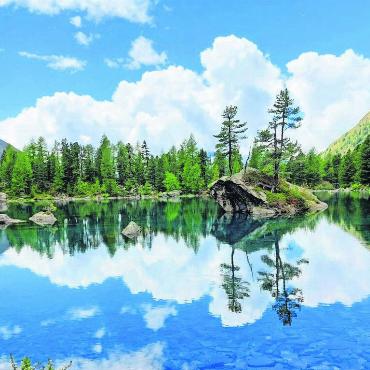 Blauer als der Himmel - «Einfach herrlich am Lagh da Saoseo», schreibt Leserin Brigitte Mettier aus Niederwil. Der See liegt auf 2029 m ü. M. im Val da Camp auf Gemeindegebiet von Poschiavo (Graubünden). Aufgrund seiner intensiven blauen Farbe und der malerischen, umliegenden Natur gilt er als einer der schönsten Bergseen der Schweiz. Es heisst, er sei blauer als der Himmel. Schicken auch Sie Ihr besonderes Bild aus den Ferien 2023 an sommer@bbawa. Bitte beachten: Gute Auflösung und kurzer Beschrieb inklusive.