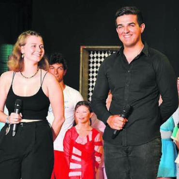 Verbannt ins Zuckerland - Glückliche Direktion: Nina Hegnauer und Joël Demierre. Bilder: as
