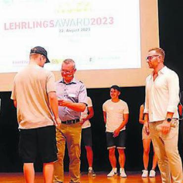 Das Leben ist ein Schulhaus - Die Absolventen werden am «Lehrlings-Award» gewürdigt. Bild: sus