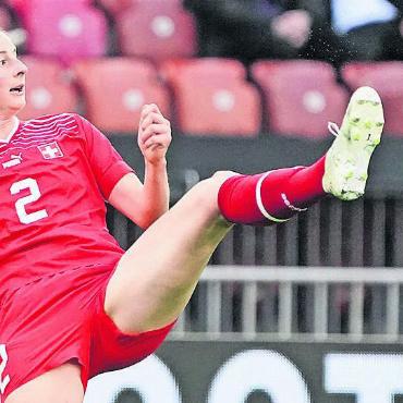 «Die Stimmung aufgesaugt» - Vier Spiele und immer gespielt: Innenverteidigerin Julia Stierli zeigte an der WM eine starke Leistung, besonders in den Gruppenspielen. Bild: Freshfocus