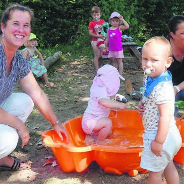«Du siehst sie gross werden» - Für Mariza Nietlispach (links) und Gabi Baumann ist das Wichtigste von Anfang an gewesen, dass sich die Kinder wohlfühlen. Bild: Susanne Schild