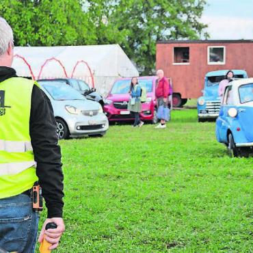 Da konnte sie nur Ja sagen - Auch die Kleinsten finden einen guten Platz mit Blick auf die Leinwand – vom grossen Bus bis zum kleinen Microcar ist alles dabei.