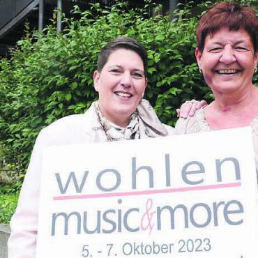Drei Abende voller Highlights - Angi Simoniello (links) und Anita Amsler organisieren das grosse, dreitägige Festival quasi im Alleingang. Bild: Chregi Hansen