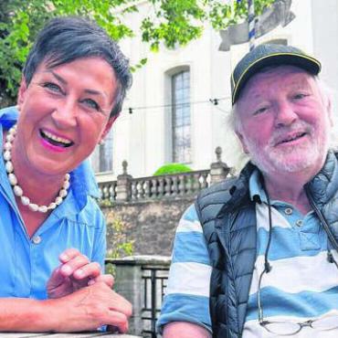 Totlachen - Verstanden sich bestens: Bestatterin Karin Koch und Komiker Peach Weber. Bild: spr