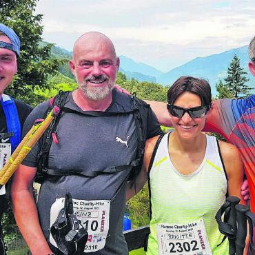 31-mal das Matterhorn - Gute Laune trotz der Anstrengung: Das Dottiker Vater-Sohn-Gespann Sergio und Heinz Bürgi, Brigitte Nadler aus Biberstein und «Top-Challenge»-Präsident Markus Büchi. Bilder: zg