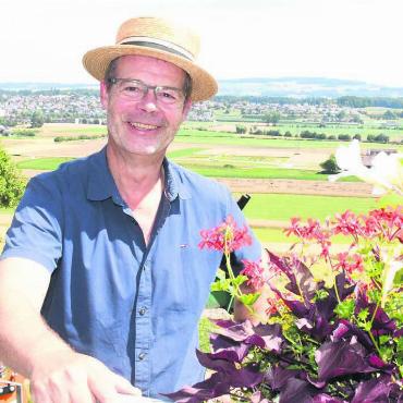 «Die Stadt – trendig und cool» - Mit einem schönen Blick auf Wohlen: Sämi Keller, Einwohnerrat und Präsident der FDP, will die Stadt-Erklärung von Wohlen wieder lancieren. Bild: Daniel Marti