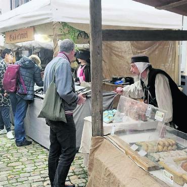 Wieder keine Bewilligung - Während des Marktes der Vielfalt blüht der Handel im Städtli – die Altstadtgeschäfte bleiben erneut aussen vor. Bild: huy (Archiv)