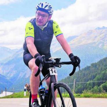 Im Kampf gegen sich selbst - Bezwang auf dem Rennrad mehrere Alpenpässe: Reto Stuber. Bild: zg