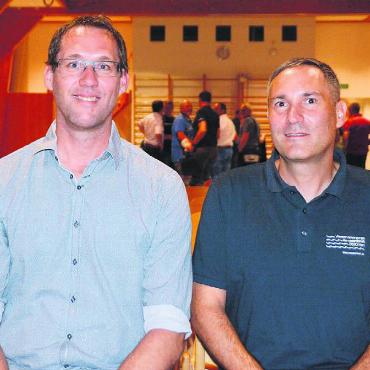 Noch knapp unter einer Milliarde - Nach acht Jahren tritt Marco Heggli (rechts) aus dem Vorstand zurück. David Nietlispach übernimmt seinen Posten. Bilder: Annemarie Keusch