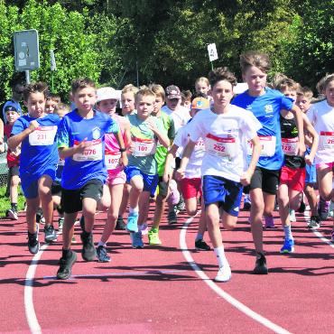 Sommerlicher Herbstlauf - Der Nachwuchs am Murianer Herbstlauf. Bild: zg
