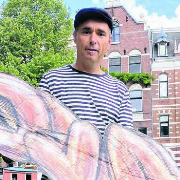 Der Monotonie eine Seele geben - Pirmin Breu ist aktuell in Amsterdam, um seine bekannte Figur in Szene zu setzen.