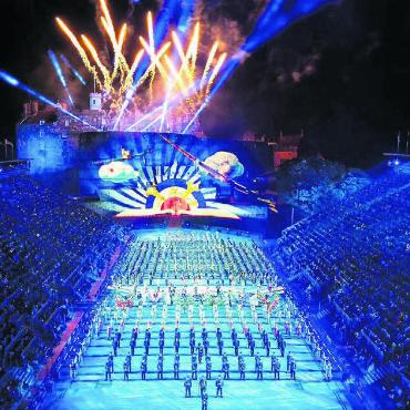 WK der speziellen Art - Das Royal Edinburgh Military Tattoo ist ein fantastisches Licht- und Musikspektakel.