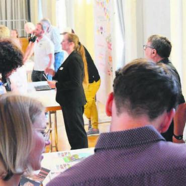 Die ganze Vielfalt präsentiert - Kultur, Sport, Gesellschaft, Politik, Kirche – die Neuzuzügerinnen und Neuzuzüger erhielten Einblick in das Zusammenleben in Muri. Bilder: Annemarie Keusch