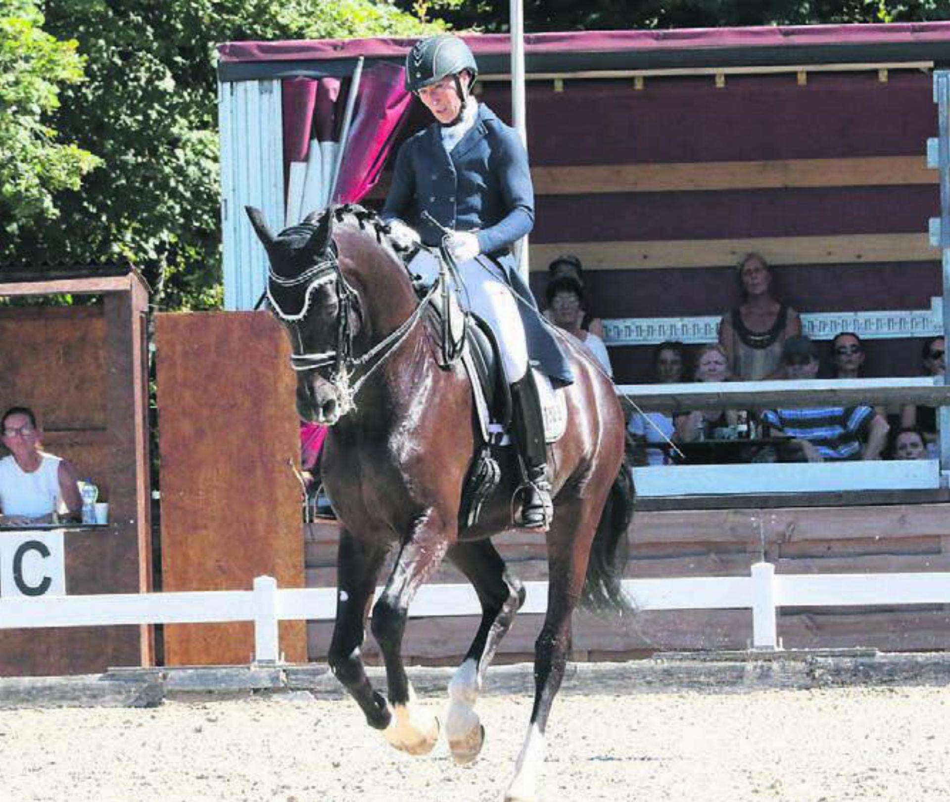 Martina Rothenfluh startete bereits letztes Jahr am Grand Prix während der Dressurtage auf der Fohlenweid. Auch dieses Jahr steigt die Mitorganisatorin vom Team Rothenfluh in den Sattel. Bild: Archiv