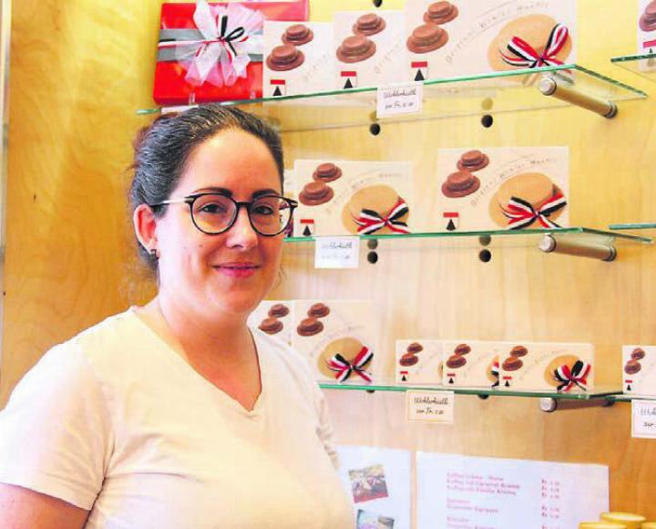 Jasmin Ambühl produziert in Wohlen exklusiv die beliebten «Wohler Hüetli». Bild: mo